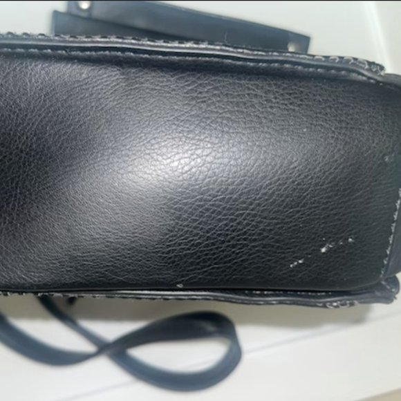 Classic Steve Madden Black Textured Crossbody Bag with Silver Details - Picture 5 of 8